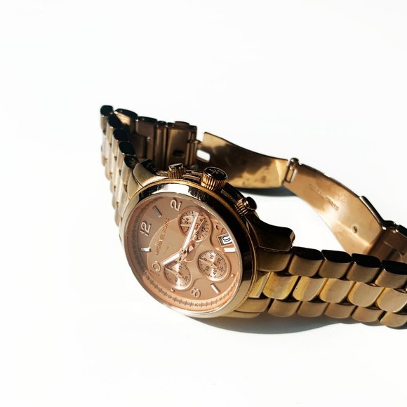 MICHAEL KORS • Rose Gold Watch - Picture 3 of 9
